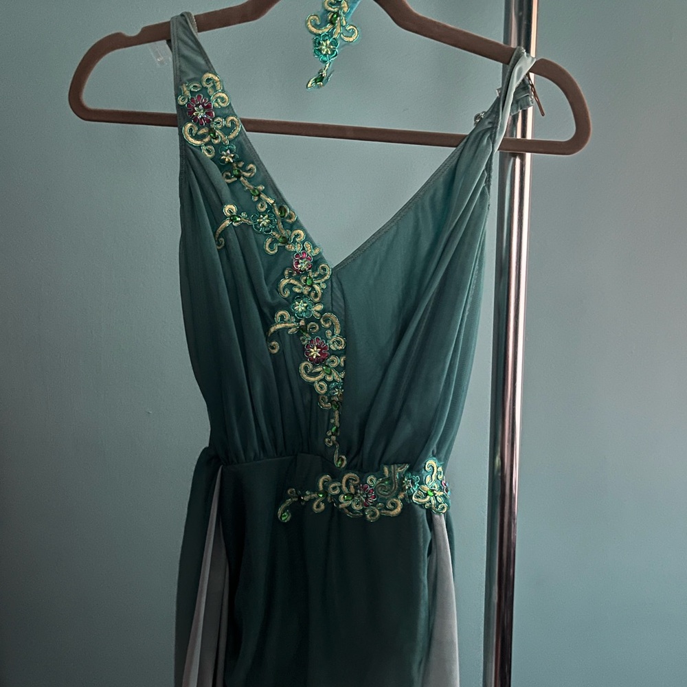 Elegant Green Embellished Dress - Picture 2 of 4